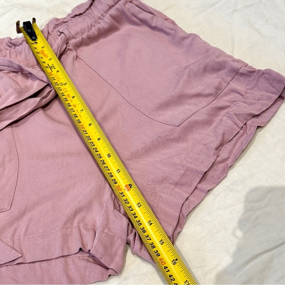 Dynamite Salmon Pink High-Waisted Ruffled Bermuda Shorts with Pockets, Size M - Picture 9 of 10